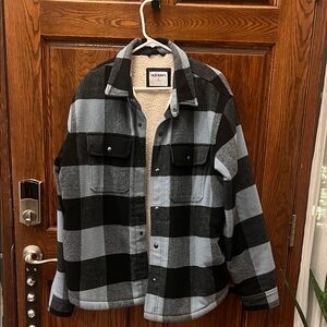 Old Navy Men's Black and Blue/Gray Checkered Sherpa lined Jacket